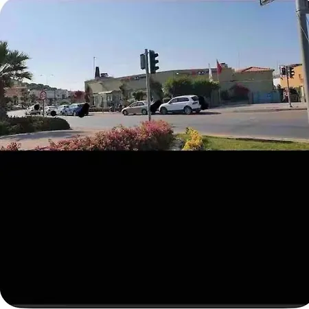 Marinaya Yuerueme Mesafesinde * Çeşme